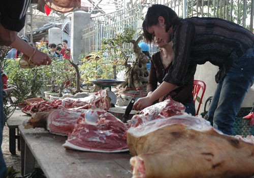 Buying luck at Vieng market - ảnh 4